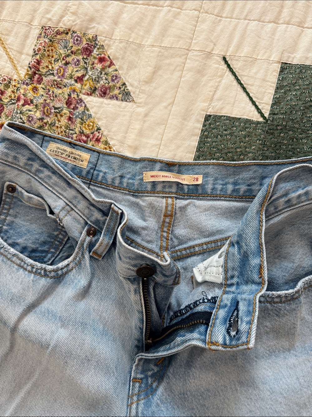 Levis Levi distressed Women's Middy Ankle Bootcut Jeans 28x27 - Picture 3 of 4